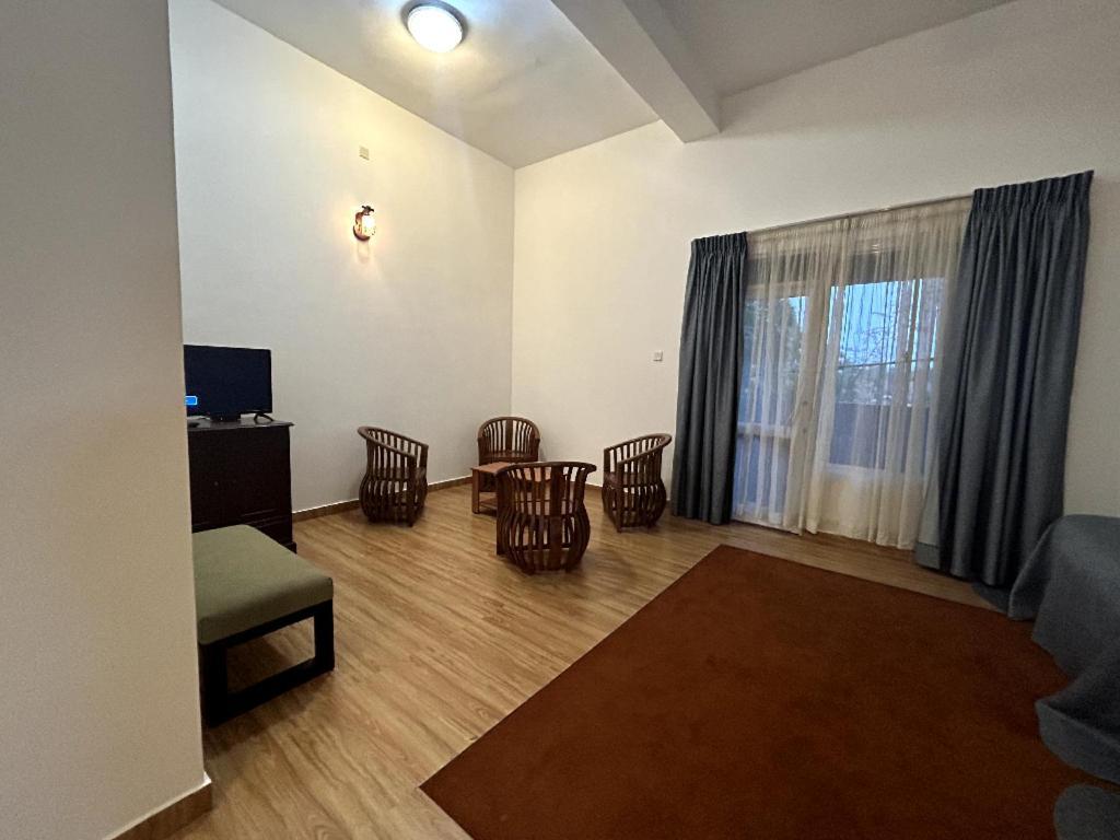 K And K Country Resort Minuwangoda Bagian luar foto