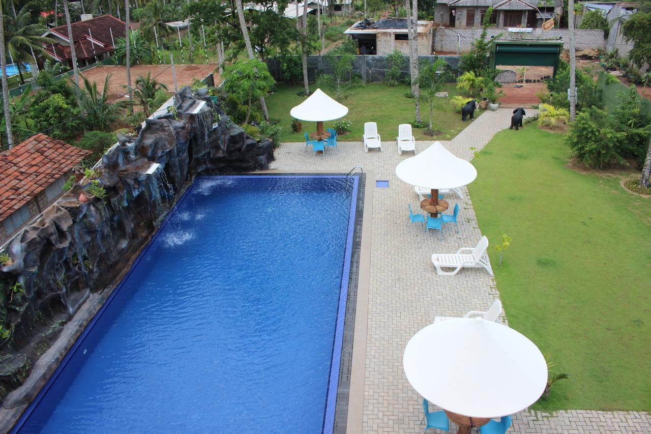 K And K Country Resort Minuwangoda Bagian luar foto